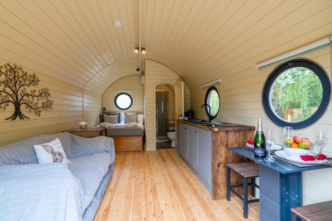 Apple - Luxury Cabin In The Cotswolds Villa Alderton  Bagian luar foto